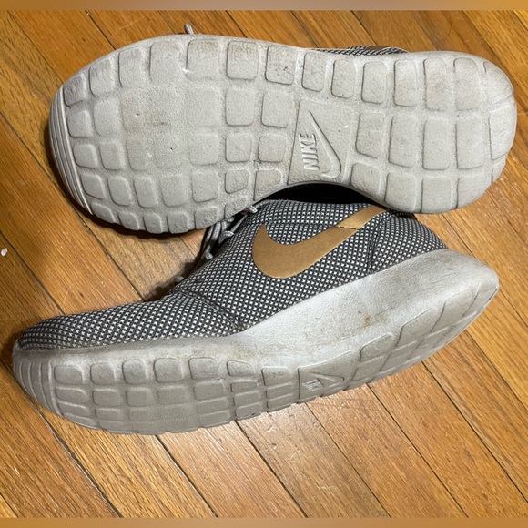 Nike - Custom Roshe Run: Grey Canvas & Gold Swoosh - Picture 7 of 8